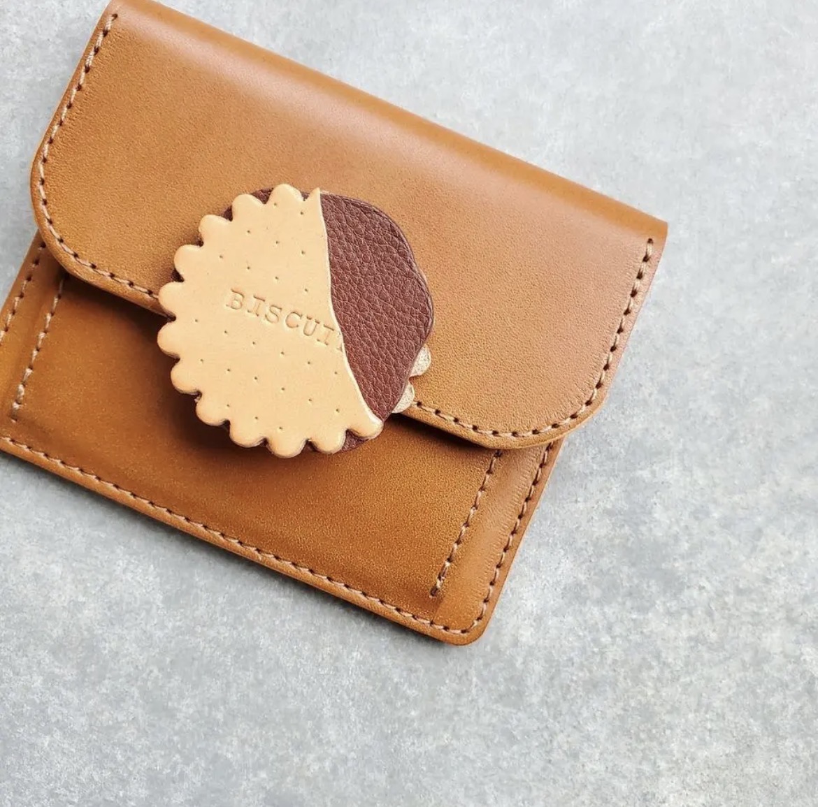 レトロなビスケットが可愛い薄型財布